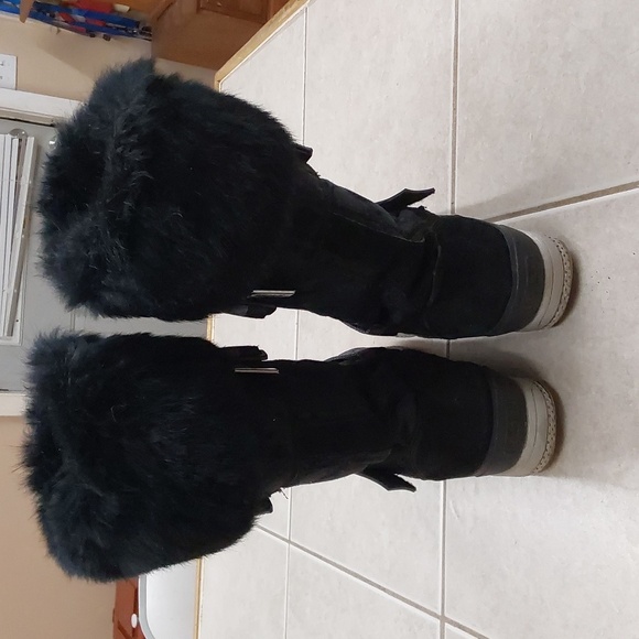 Woman’s Coach black Marietta winter boots with fur tops size 7.5 - Picture 5 of 16